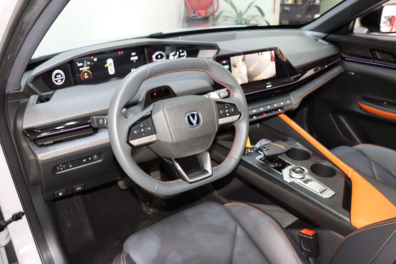 长安UNI-V 2022款 1.5T 智慧领航型