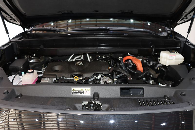 丰田 皇冠陆放 2022款 2.5L HEV四驱尊贵版