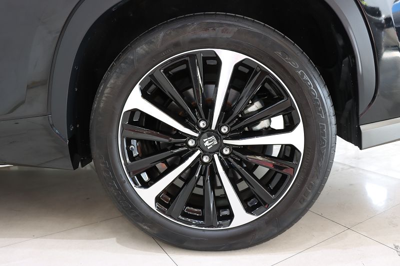 丰田 皇冠陆放 2022款 2.5L HEV四驱尊贵版