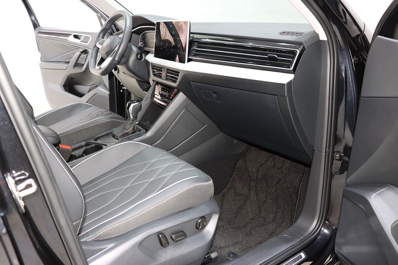 大众 途观L 2024款 出众款 300TSI 自动两驱龙腾版