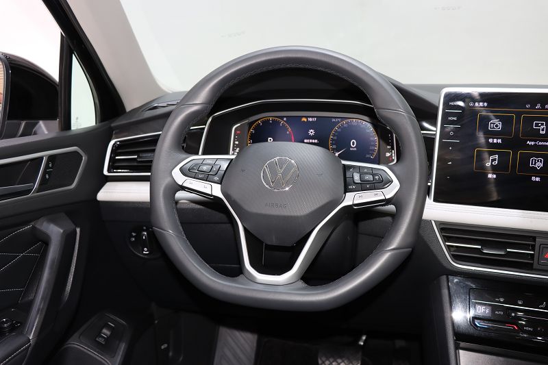 大众 途观L 2024款 出众款 300TSI 自动两驱龙腾版