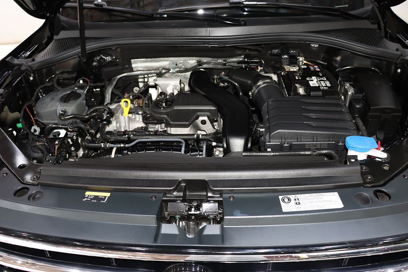 大众 途观L 2024款 出众款 300TSI 自动两驱龙腾版