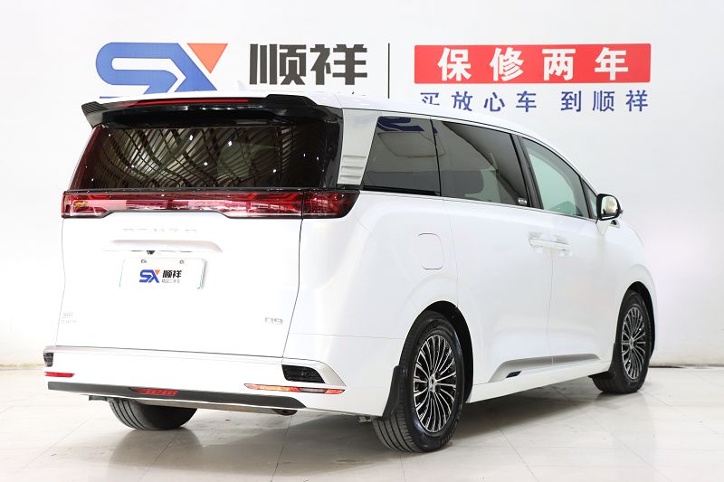 腾势D9 2022款 DM-i 970 四驱旗舰型