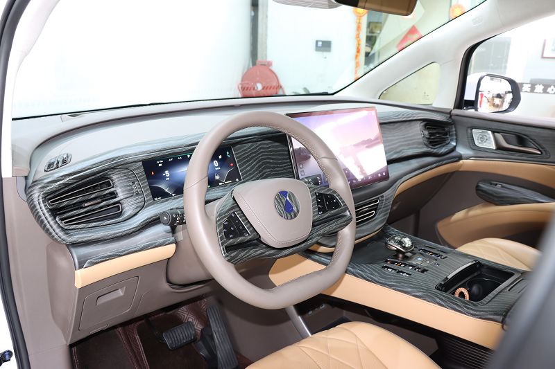 腾势D9 2022款 DM-i 970 四驱旗舰型