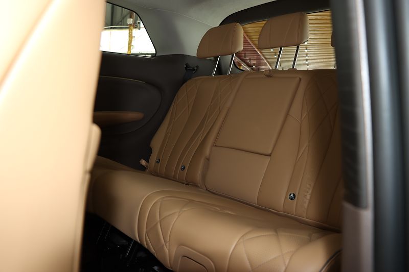 腾势D9 2022款 DM-i 970 四驱旗舰型