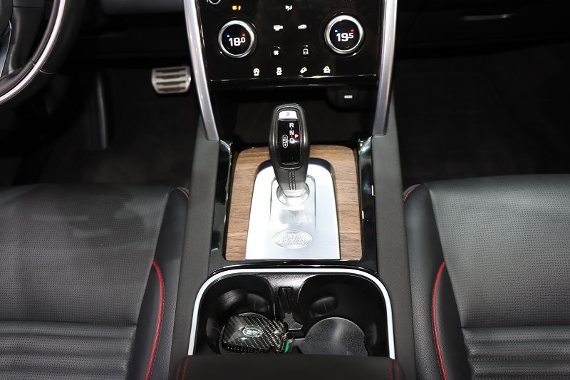 路虎 发现运动版 2020款 249PS R-Dynamic 性能科技版 7座