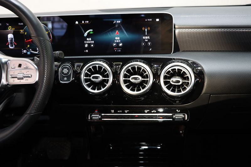 奔驰A级 2020款 A 200 L 运动轿车