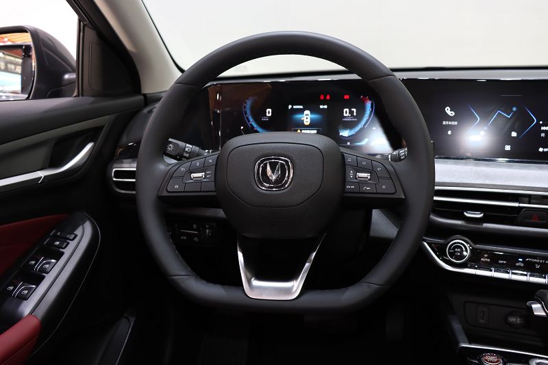 长安 逸动 2021款 PLUS 蓝鲸NE 1.4T GDI DCT尊贵型 国VI