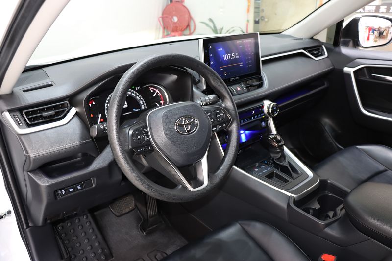 丰田 RAV4荣放 2022款 2.0L CVT两驱风尚版