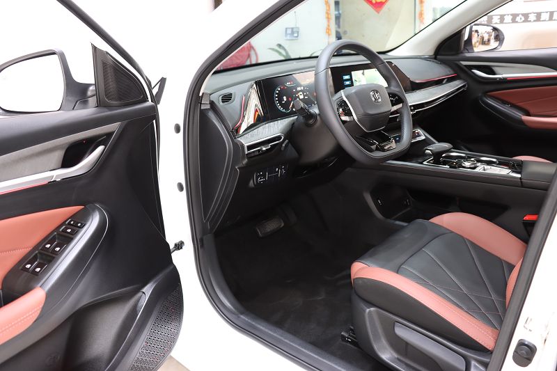 长安 逸动 2023款 畅享版 PLUS 蓝鲸NE 1.4T GDI DCT尊贵版