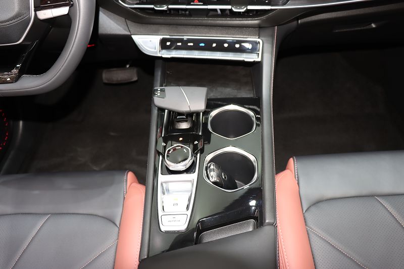 长安 逸动 2023款 畅享版 PLUS 蓝鲸NE 1.4T GDI DCT尊贵版