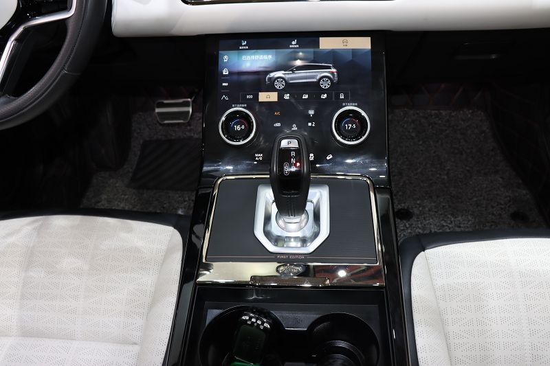 路虎 揽胜极光 2021款 极光L 249PS R-Dynamic First edition 首发版