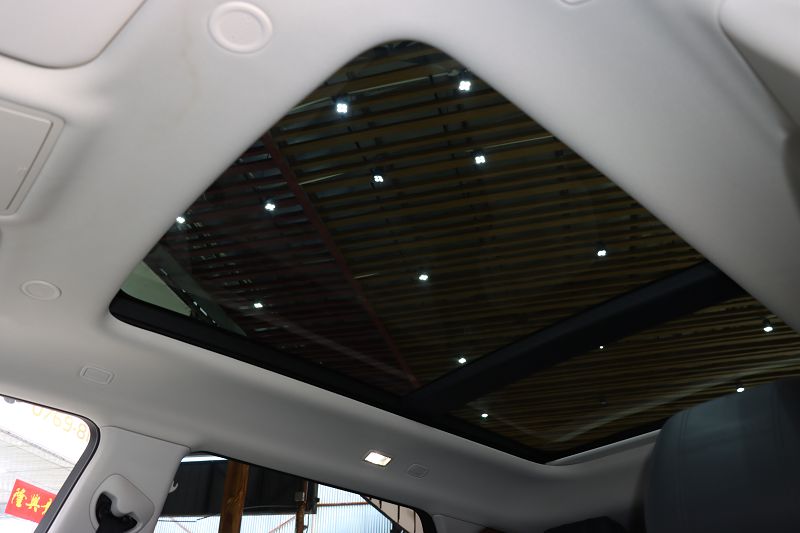 路虎 揽胜极光 2021款 极光L 249PS R-Dynamic First edition 首发版