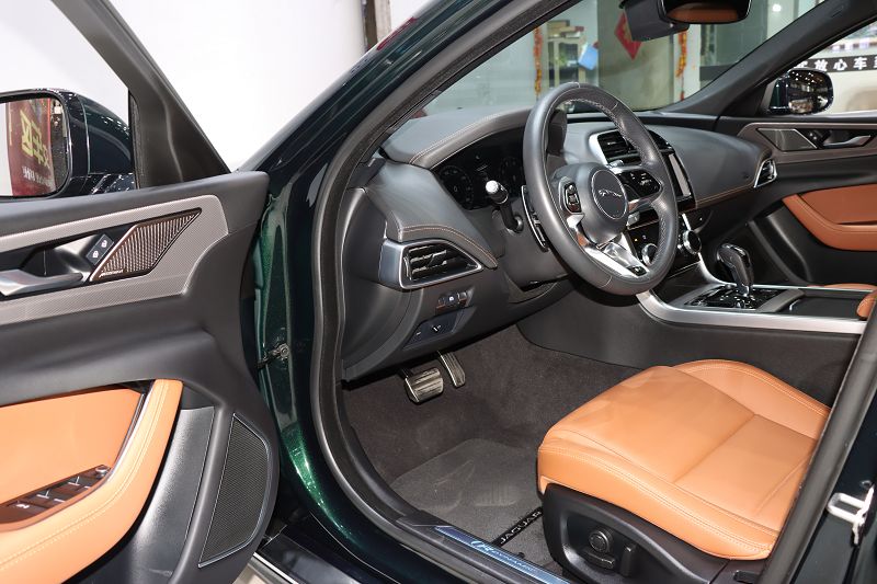 捷豹XEL 2024款 2.0T 250PS R-DYNAMIC S进取运动版