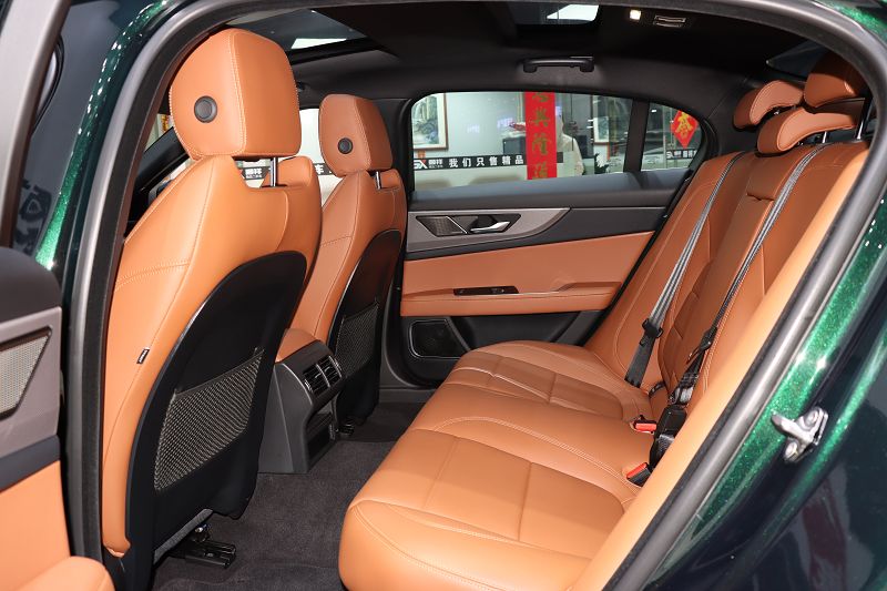 捷豹XEL 2024款 2.0T 250PS R-DYNAMIC S进取运动版