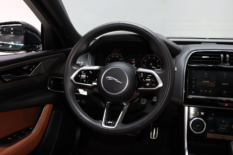 捷豹XEL 2024款 2.0T 250PS R-DYNAMIC S进取运动版