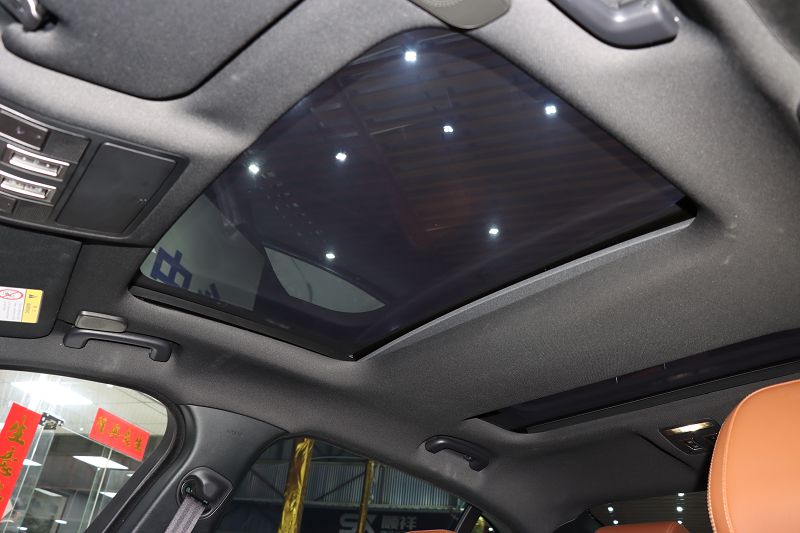 捷豹XEL 2024款 2.0T 250PS R-DYNAMIC S进取运动版