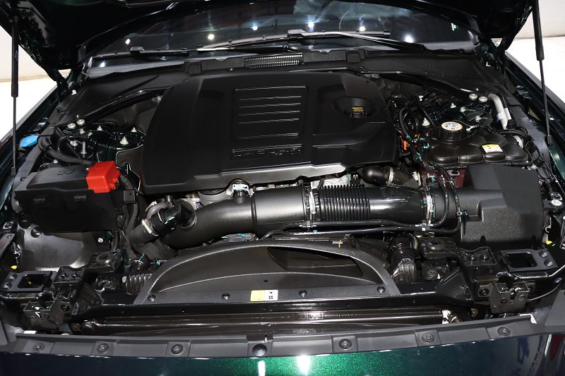 捷豹XEL 2024款 2.0T 250PS R-DYNAMIC S进取运动版