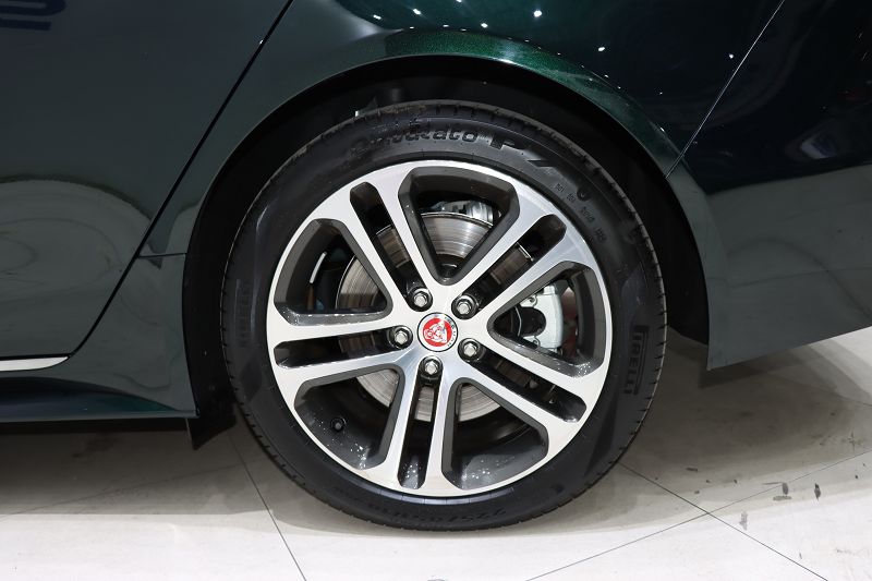 捷豹XEL 2024款 2.0T 250PS R-DYNAMIC S进取运动版