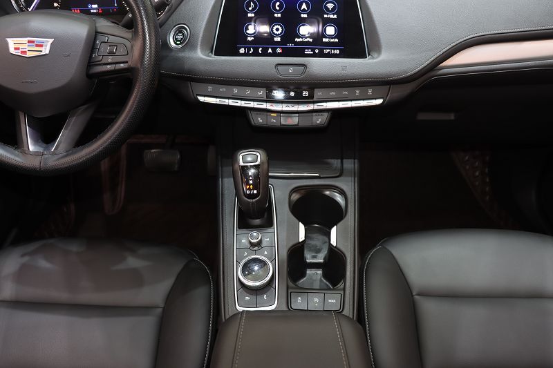 凯迪拉克XT4 2018款 28T 两驱领先型