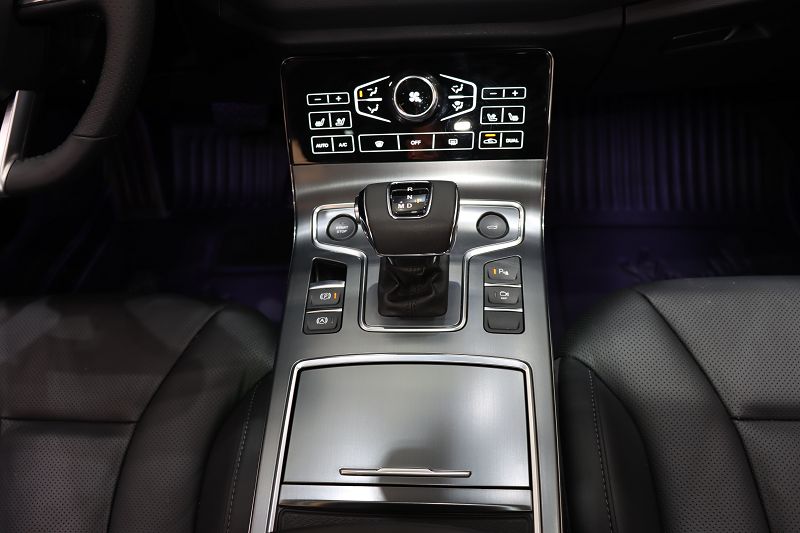 红旗H5 2020款 1.8T 自动智联旗畅版