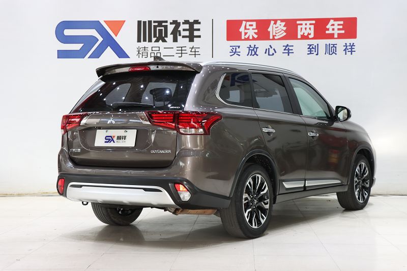 三菱 欧蓝德 2019款 2.4L 四驱致享版 5座 国VI