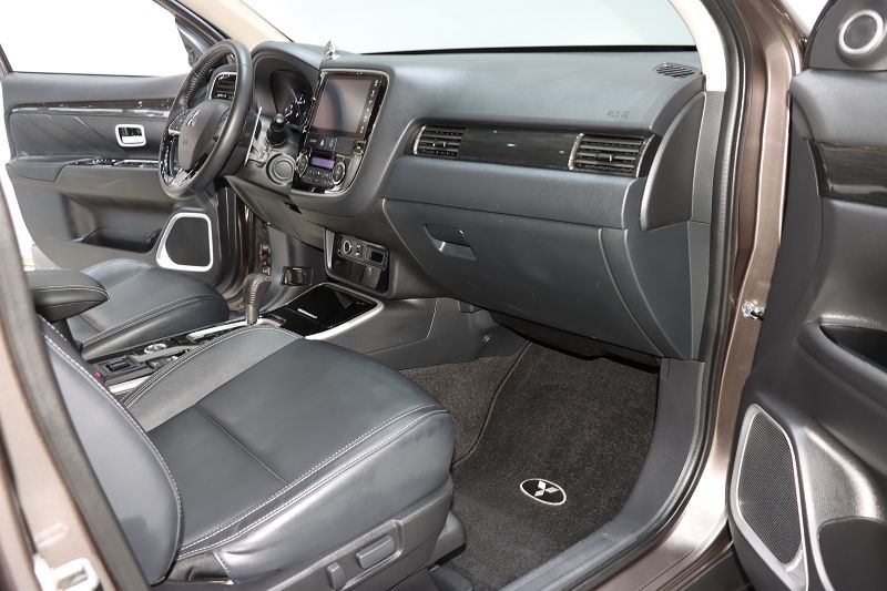 三菱 欧蓝德 2019款 2.4L 四驱致享版 5座 国VI