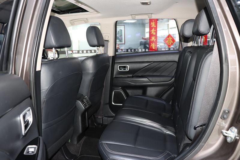 三菱 欧蓝德 2019款 2.4L 四驱致享版 5座 国VI