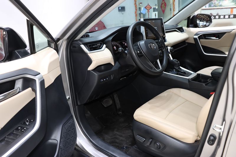 丰田 RAV4荣放 2020款 2.0L CVT两驱风尚版
