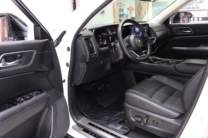 日产 探陆 2024款 380VC-TURBO 两驱智悦版 6座