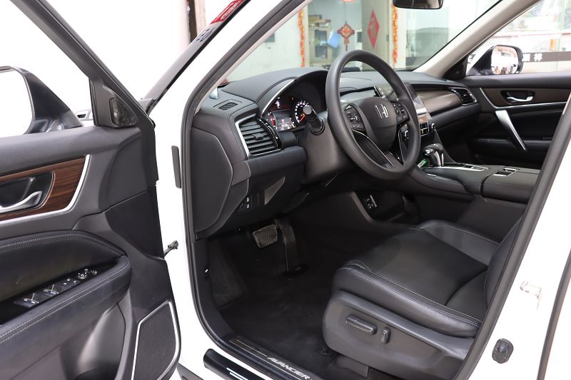 本田 冠道 2019款 240TURBO 两驱精英版