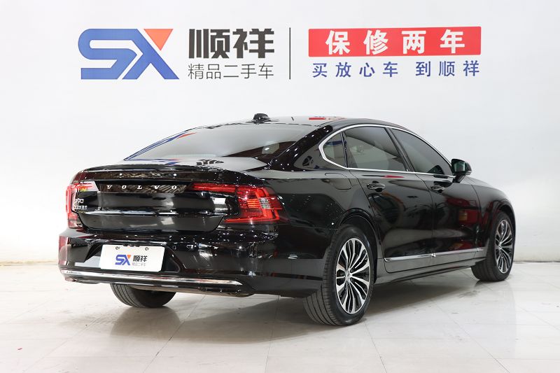 沃尔沃S90插电式混动 2024款 插电式混动 四驱长续航智逸豪华版
