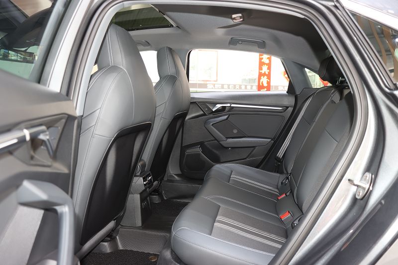奥迪A3 2024款 A3L Limousine 35 TFSI 时尚运动型