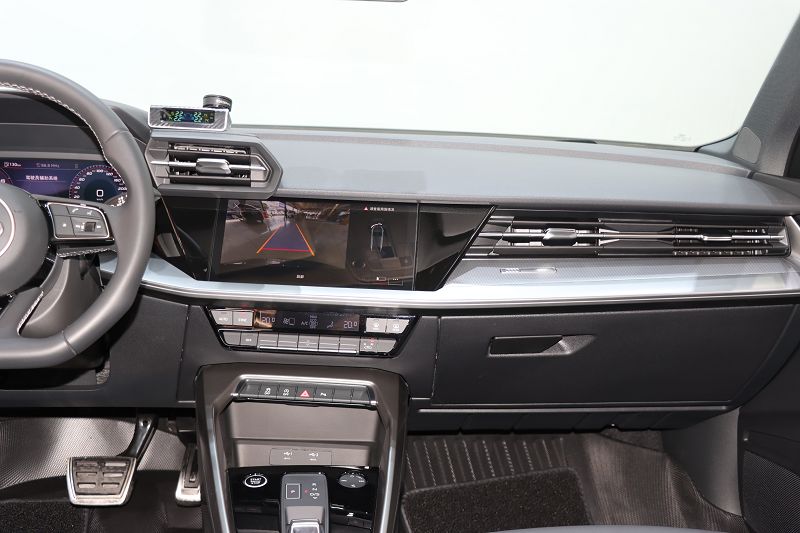 奥迪A3 2024款 A3L Limousine 35 TFSI 时尚运动型