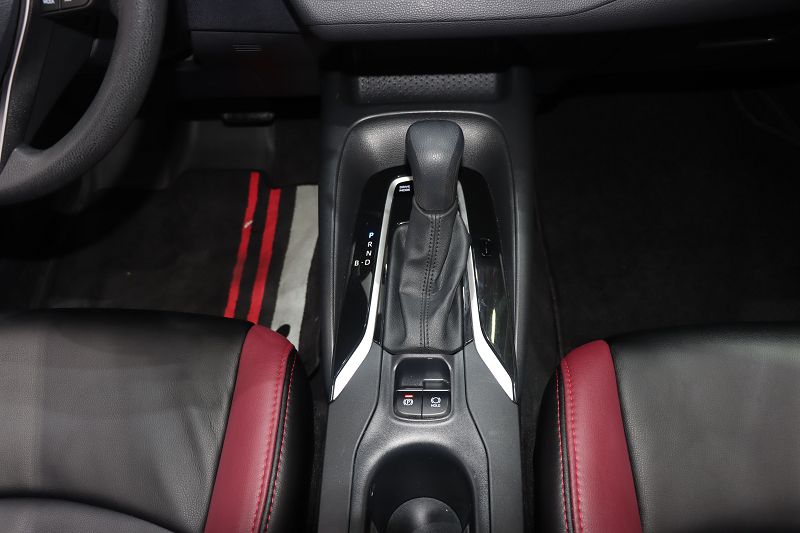 丰田 卡罗拉 2021款 双擎 1.8L E-CVT精英版
