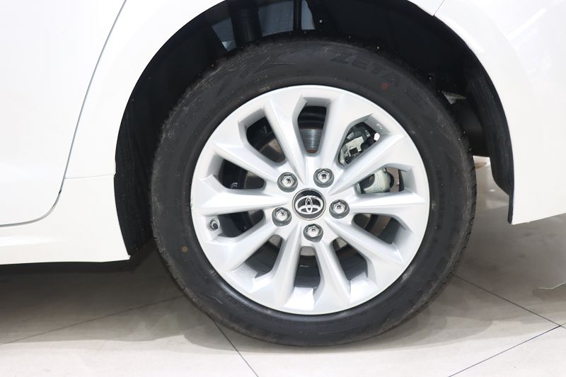 丰田 卡罗拉 2021款 双擎 1.8L E-CVT精英版