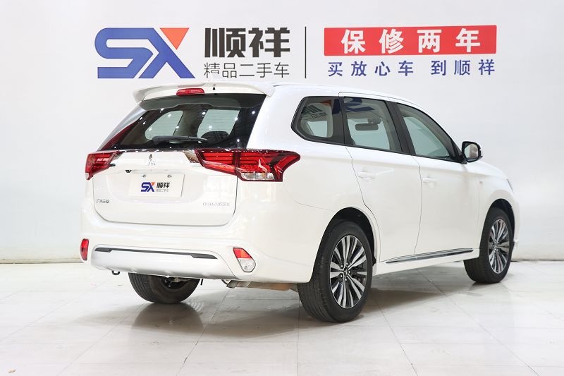 三菱 欧蓝德 2021款 改款 2.0L 两驱畅行版 5座