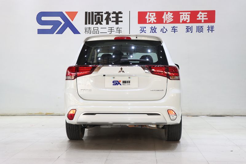三菱 欧蓝德 2021款 改款 2.0L 两驱畅行版 5座