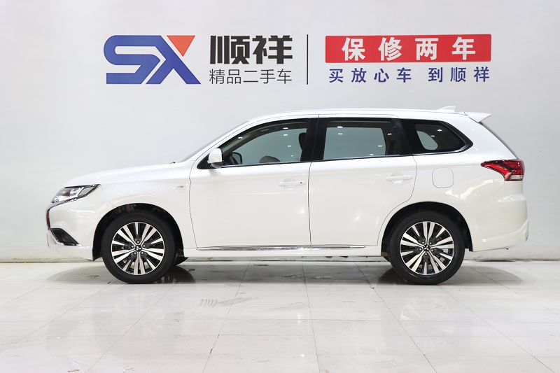 三菱 欧蓝德 2021款 改款 2.0L 两驱畅行版 5座