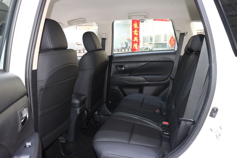 三菱 欧蓝德 2021款 改款 2.0L 两驱畅行版 5座