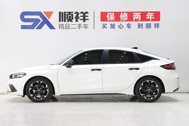 本田思域 2023款 HATCHBACK 240TURBO CVT极锐版