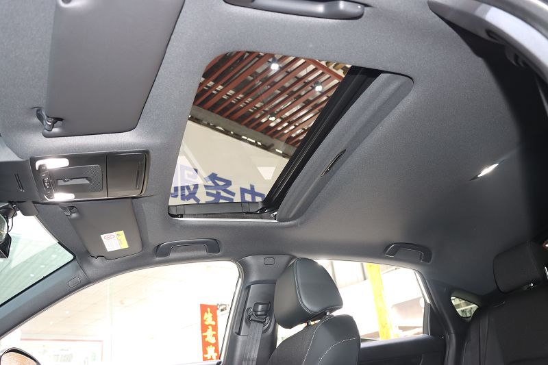 本田思域 2023款 HATCHBACK 240TURBO CVT极锐版