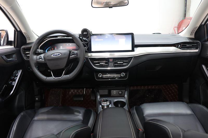 福特 福克斯 2020款 三厢 EcoBoost 180 自动锋潮型 国VI