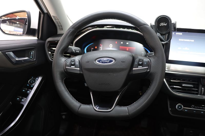福特 福克斯 2020款 三厢 EcoBoost 180 自动锋潮型 国VI