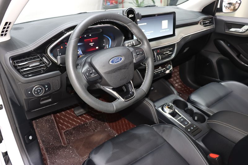 福特 福克斯 2020款 三厢 EcoBoost 180 自动锋潮型 国VI