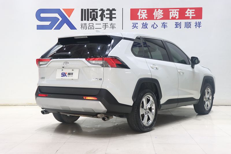 丰田 RAV4荣放 2022款 2.0L CVT两驱风尚Plus版