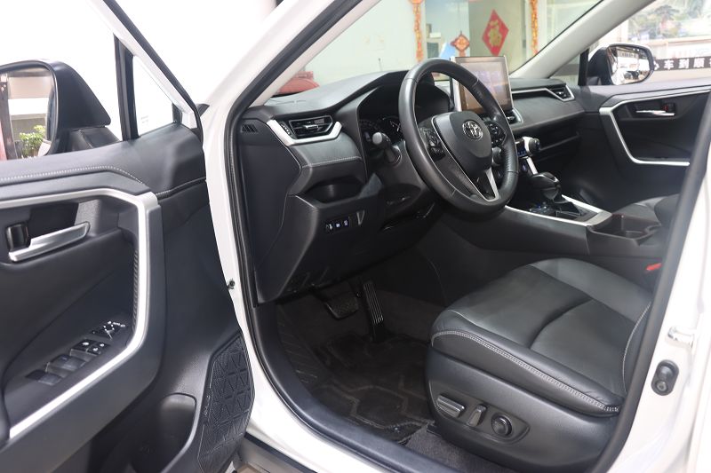 丰田 RAV4荣放 2022款 2.0L CVT两驱风尚Plus版