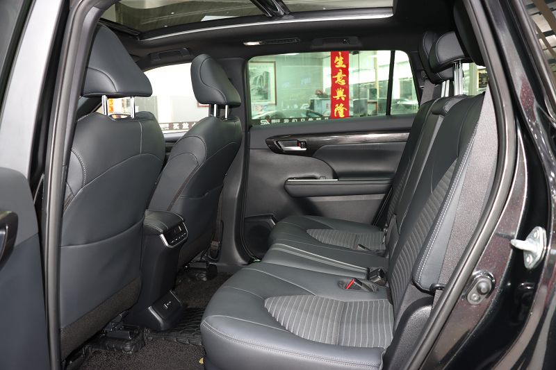 丰田 皇冠陆放 2023款 2.5L HEV四驱豪华版