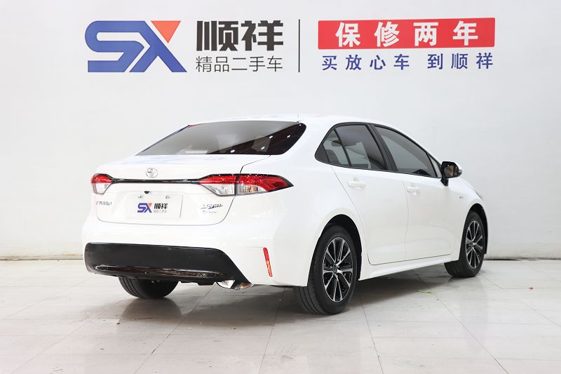 丰田 雷凌 2024款 智能电混双擎 1.8L 豪华版