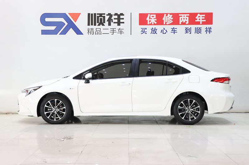 丰田 雷凌 2024款 智能电混双擎 1.8L 豪华版